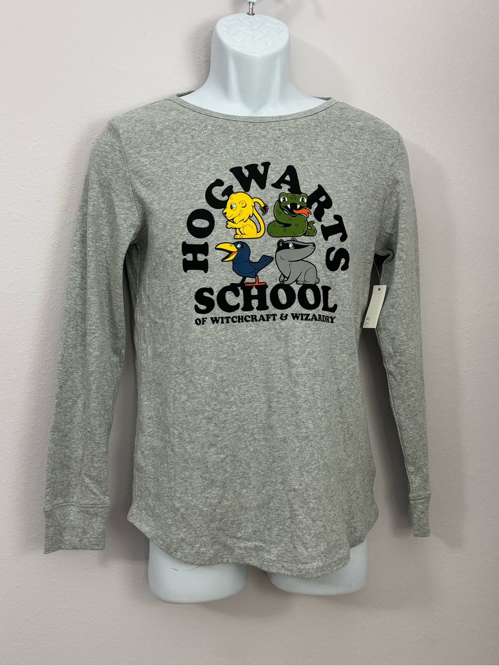 Amazon HARRY POTTER HOGWARTHS NWT Gray Long Sleeve Youth Jersey Size M